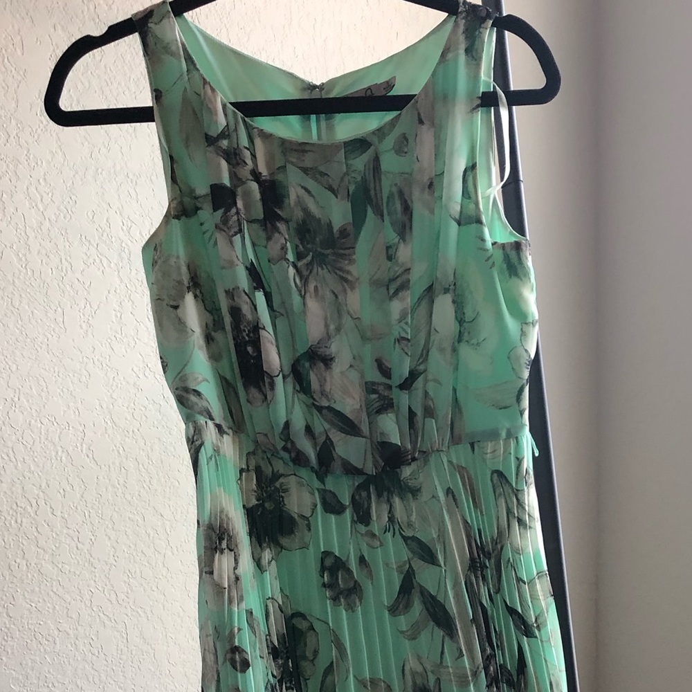 Pleated Floral Chiffon Maxi Dress
ELIZA J